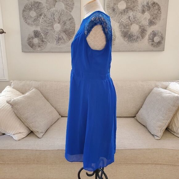 City Chic Lace Inset Fit & Flare Dress Sz XS/14 - Picture 5 of 12